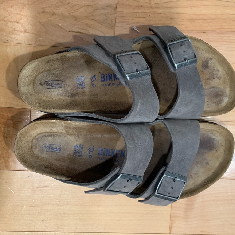 Authentic Gray Leather Soft Footbed regular size 40 Sandals